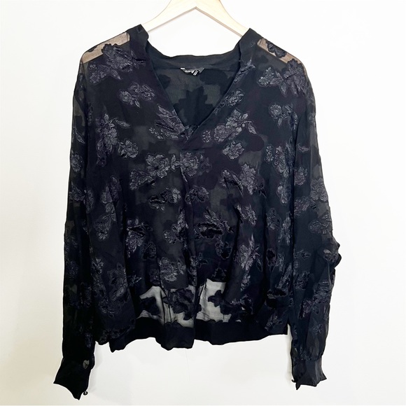 Club Monaco 55% silk blouse - Picture 7 of 8